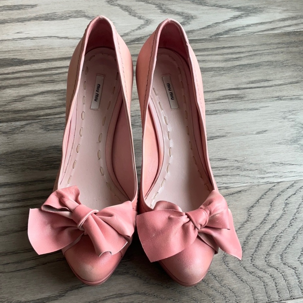 Miu-miu bow pumps size 36 , US6